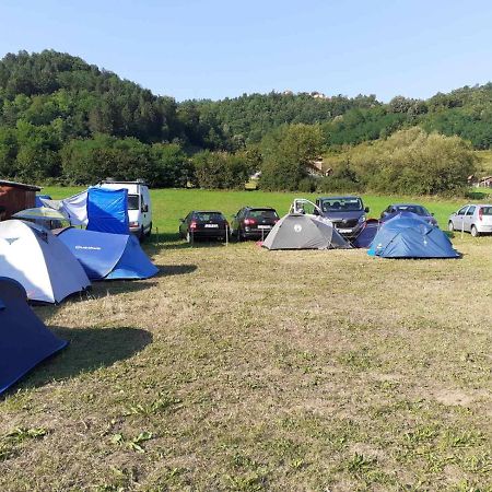 Hotel Dragacevska Avlija - Camp Guča Esterno foto